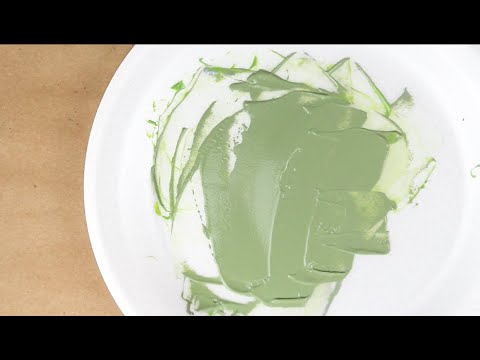 How to Make Sage Green With Acrylic Paint