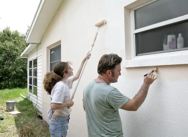 How to Paint Exterior House With Roller