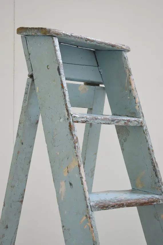 How to Paint a Ladder And Antiques It