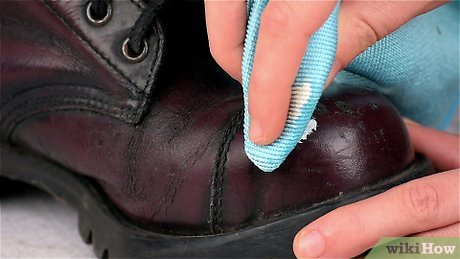 How to Get Acrylic Paint off Leather Shoes